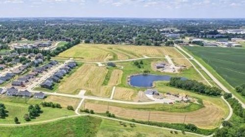 2275 N 9th Avenue Pl E, Newton, IA, 50208-2400 | Card Image