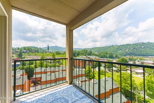 608-413 Baskins Creek Rd, Gatlinburg, TN, 37738-3558 | Card Image