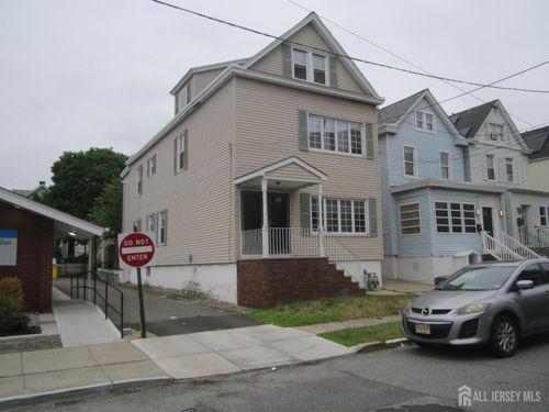 458 Barclay St, Perth Amboy, NJ, 08861-3128 | Card Image