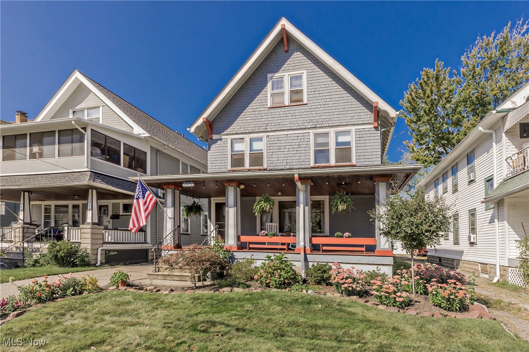 Warren Rd, Lakewood, OH 44107