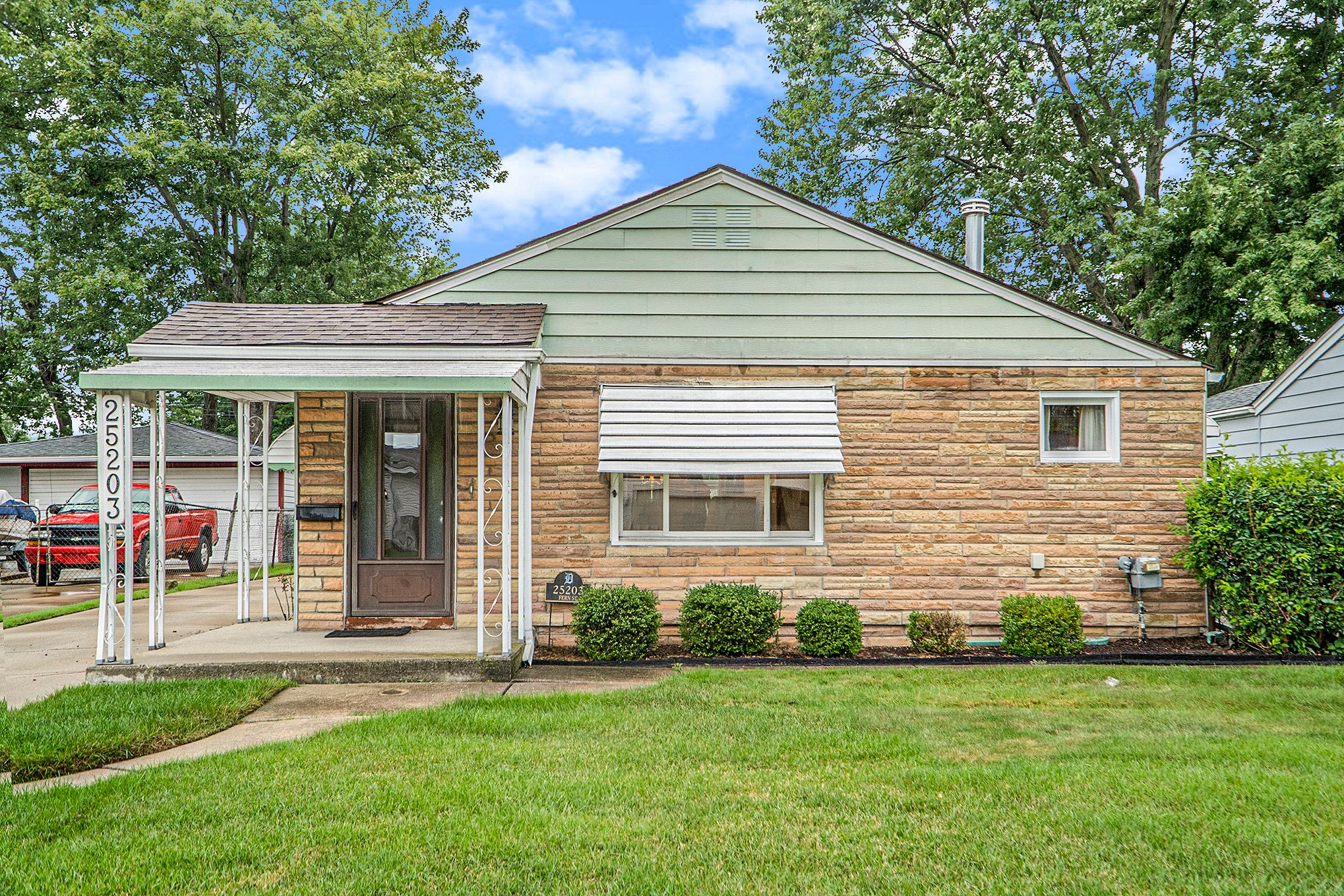 Fern St, Roseville, MI 48066