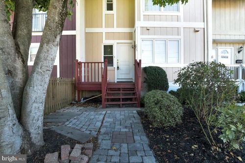 255 Meadows Ln Ne, LEESBURG, VA, 20176-4449 | Card Image