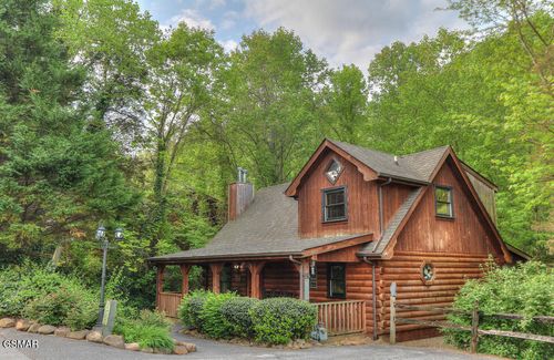 2040 Whispering Pines Way, Sevierville, TN, 37876-0482 | Card Image