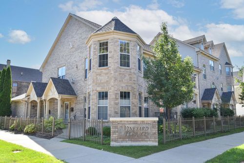 339 W Vine St, Milwaukee, WI, 53212-3605 | Card Image