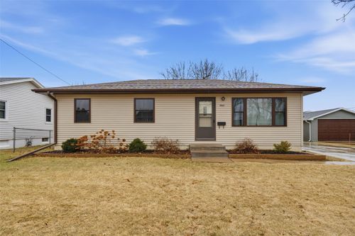 1063 Eisenhower Road, Hiawatha, IA, 52233 | Card Image