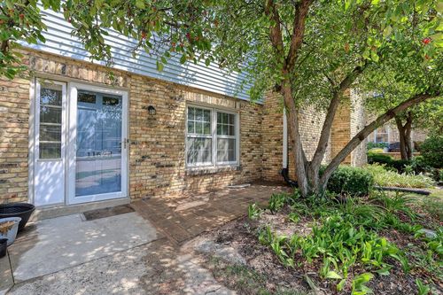 11624 W Bluemound Road, Wauwatosa, WI, 53226 | Card Image