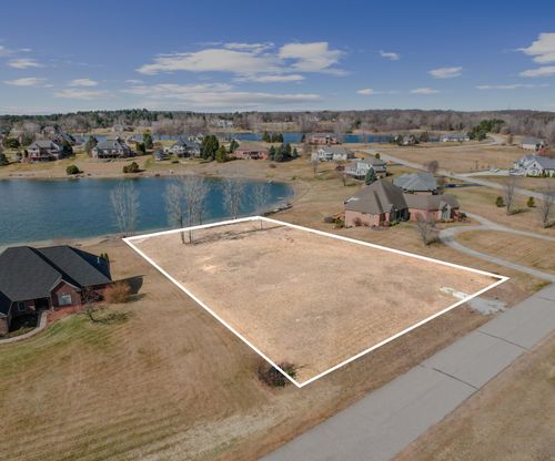 9176 Desert Trail Dr, Milan, MI, 48160-8842 | Card Image