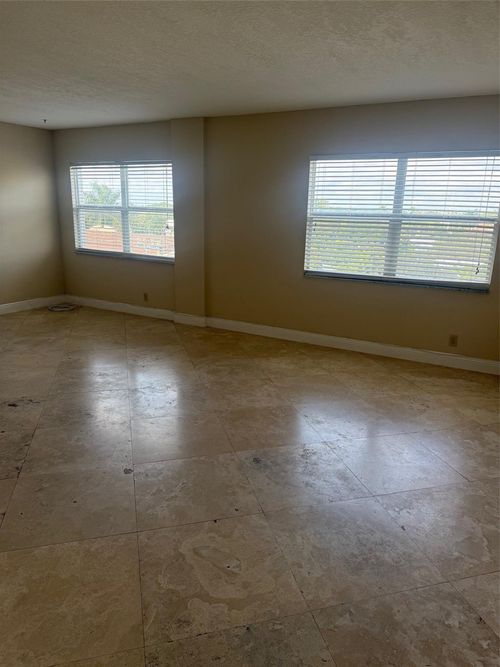 apt-502-2555 Ne 11th St, Fort Lauderdale, FL, 33304-3210 | Card Image