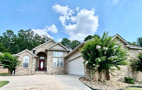 129 Pleasantwood Drive, Maumelle, AR, 72113-7072 | Card Image