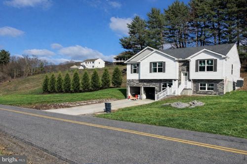 9 Country Club Rd, Ashland, PA, 17921-9044 | Card Image