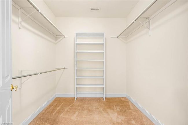 Spacious Closet | Image 31