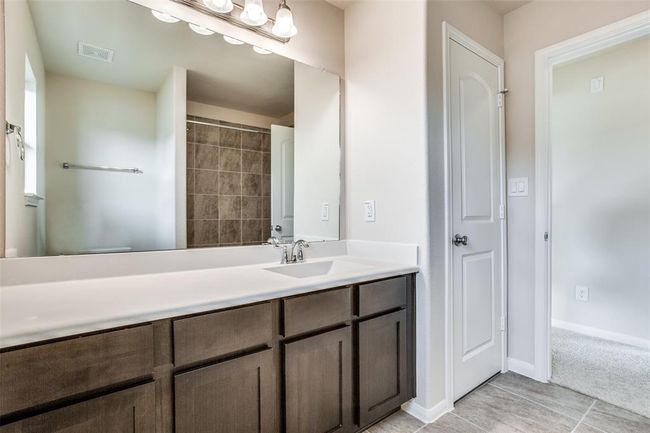 Jack and Jill Bath Upstairs | Image 29