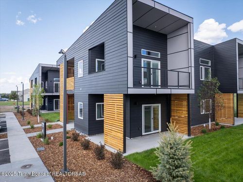 402-138 Larkspur Dr, Victor, ID, 83455-5225 | Card Image