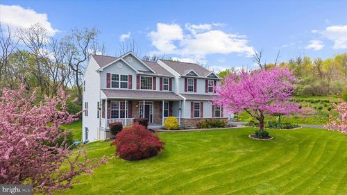 4 Kerryn Dr, Robesonia, PA, 19551-9566 | Card Image