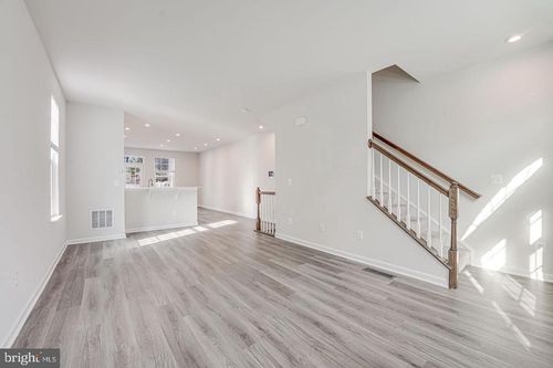 18339 Reaper Hill Ct, TRIANGLE, VA, 22172-1273 | Card Image