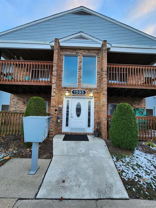 153-1595 Harbour Boulevard, Trenton, MI, 48183 | Card Image