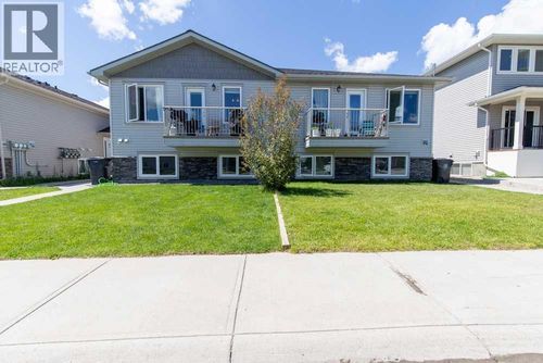 1-4406 Lake Dr, Coalhurst, AB, T0L0V2 | Card Image