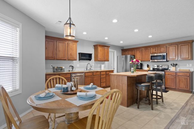 9143 W Alderberry Dr, House other with 5 bedrooms, 3 bathrooms and 2 parking in Boise ID | Image 14
