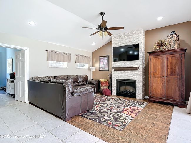 603 Cross Creek Dr, House other with 4 bedrooms, 2 bathrooms and null parking in Sebastian FL | Image 23