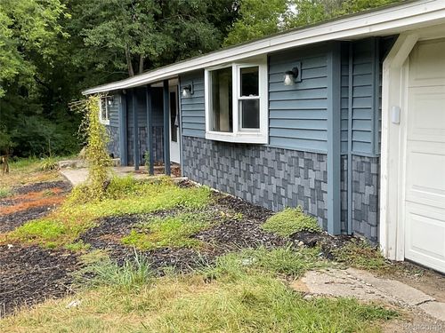 3958 Briggs Rd, Otter Lake, MI, 48464-9734 | Card Image