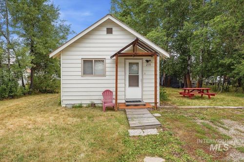 210 S Idaho St, Cascade, ID, 83611 | Card Image