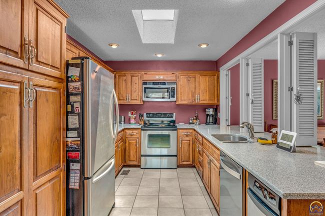 13 Sw Pepper Tree Ln, Townhouse with 4 bedrooms, 4 bathrooms and null parking in Topeka KS | Image 12