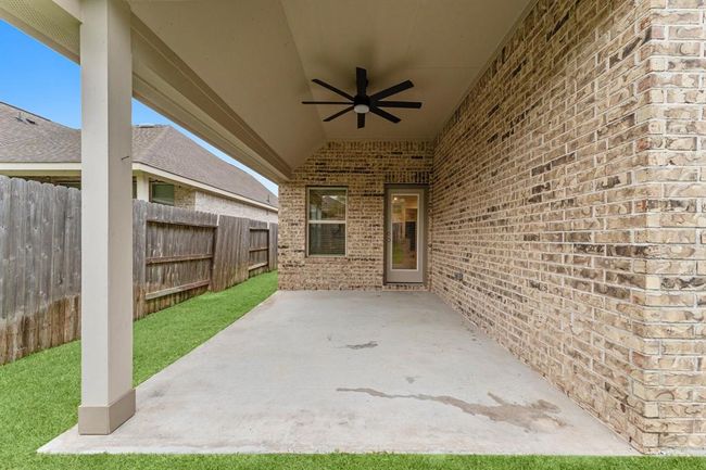 Spacious covered back porch | Image 38