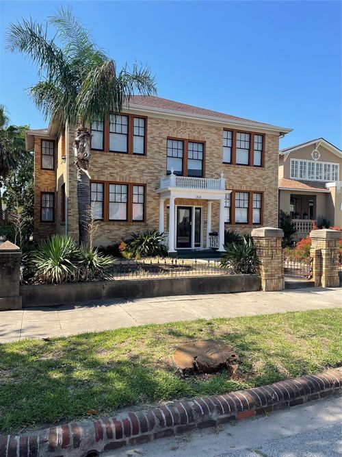 2-1818 Church St, Galveston, TX, 77550-4824 | Card Image