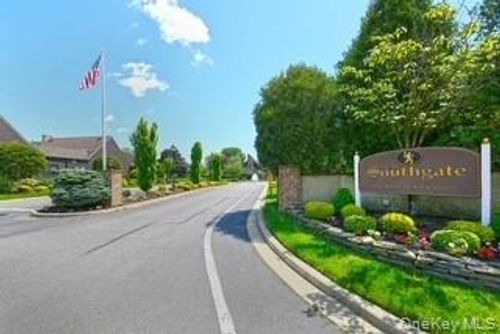 161 Southgate Dr, Massapequa Park, NY, 11762-3821 | Card Image