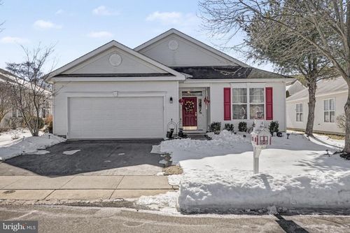 70 Mirage Blvd, Barnegat, NJ, 08005-5513 | Card Image