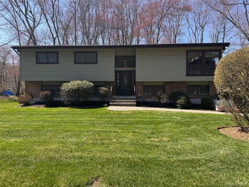 35 Goebel Rd, New City, NY, 10956-6526 | Card Image