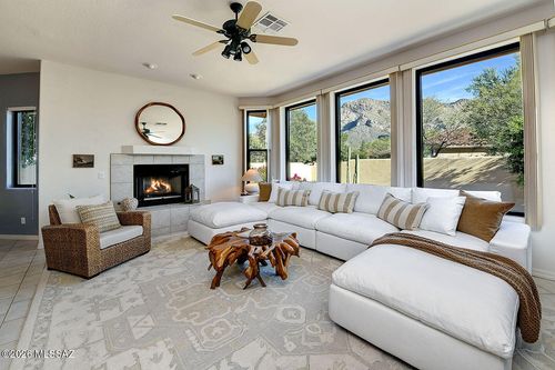 108 Silverstone Place, Tucson, AZ, 85737 | Card Image