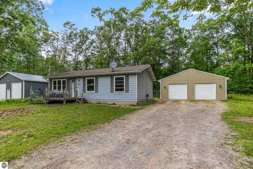7690 Arrowroot Trl, Gaylord, MI, 49735-8639 | Card Image