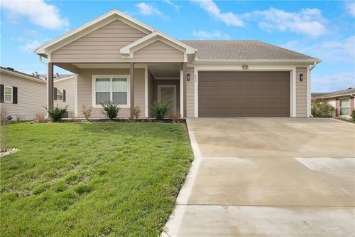 413 Ne Poplar Ct, Oak Grove, MO, 64075-5130 | Card Image