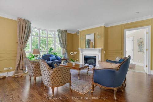 212-7071 Bayview Ave, Thornhill, ON, L3T7Y8 | Card Image