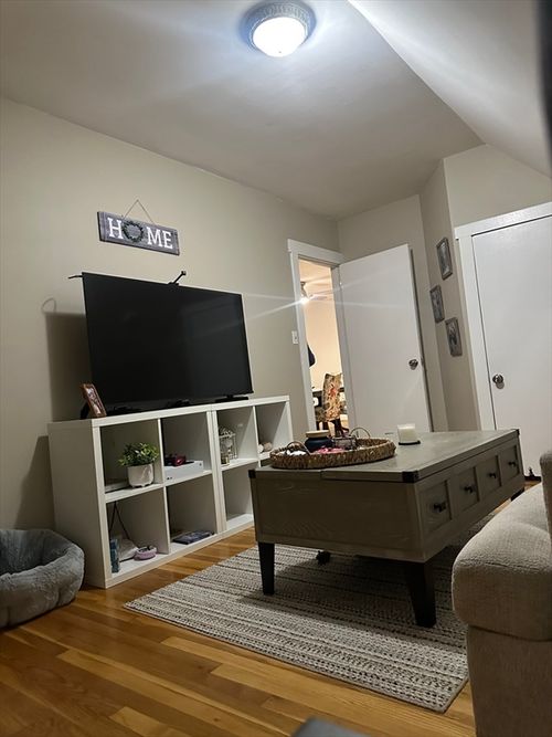 3-2 Hyacinth St, New Bedford, MA, 02740 | Card Image