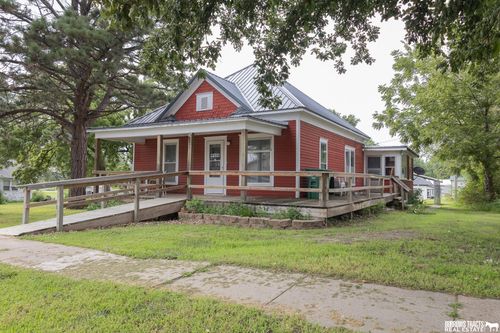 528 9th St, Pawnee City, NE, 68420-3500 | Card Image