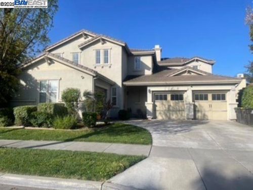 15991 Covered Bridge Way, Lathrop, CA, 95330-8618 | Card Image