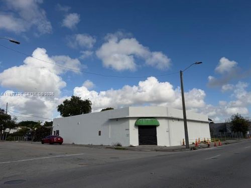 102 Nw 22nd Ave, Miami, FL, 33125-5242 | Card Image