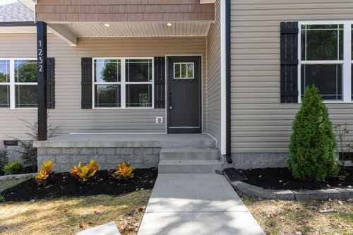 1232 N Charlotte St, Dickson, TN, 37055-5809 | Card Image