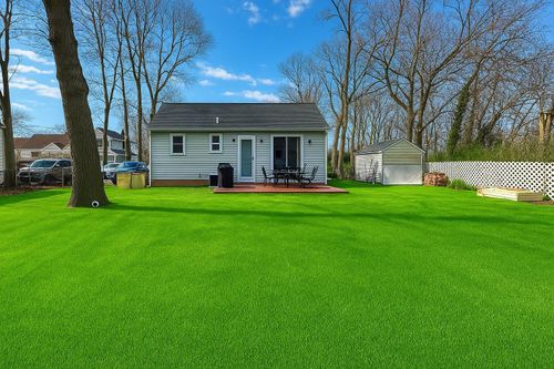 7 W Oak St, Islip, NY, 11751-2709 | Card Image