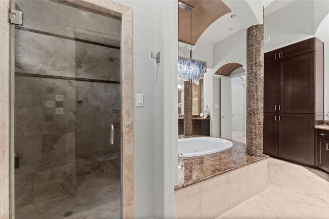 There is also a separate over-sized shower... | Image 30