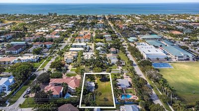 955 6th Street S, House other with 2 bedrooms, 2 bathrooms and null parking in Naples FL | Image 2