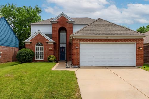 2206 Arbor Chase Cir, Arlington, TX, 76011-2700 | Card Image