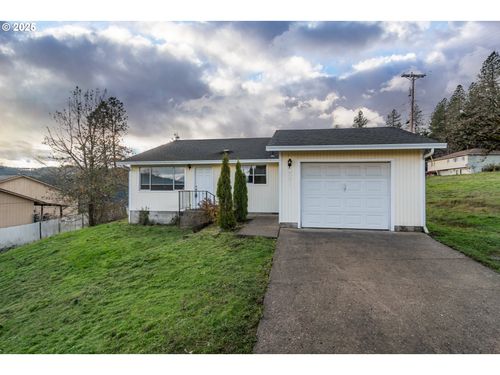 341 Ash St, Sutherlin, OR, 97479-9030 | Card Image
