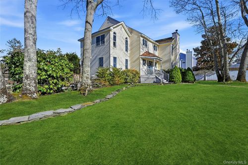 39 Memorial Blvd, East Moriches, NY, 11940-1438 | Card Image