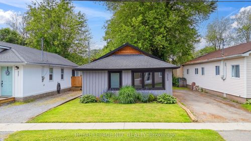 323 Oxford Ave, Crystal Beach, ON, L0S1B0 | Card Image