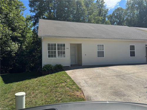 196 Bethania Oaks Cir, Pfafftown, NC, 27040-9027 | Card Image