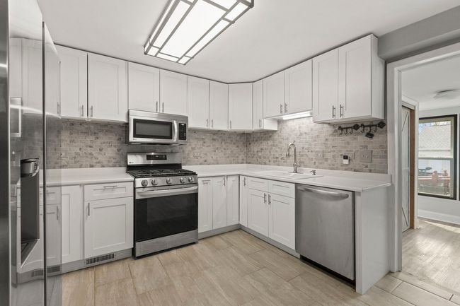 617 W Main St, House other with 4 bedrooms, 2 bathrooms and 8 parking in West Dundee IL | Image 8