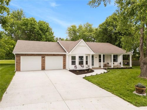 800 Stone Brook Ln, Grain Valley, MO, 64029-9564 | Card Image